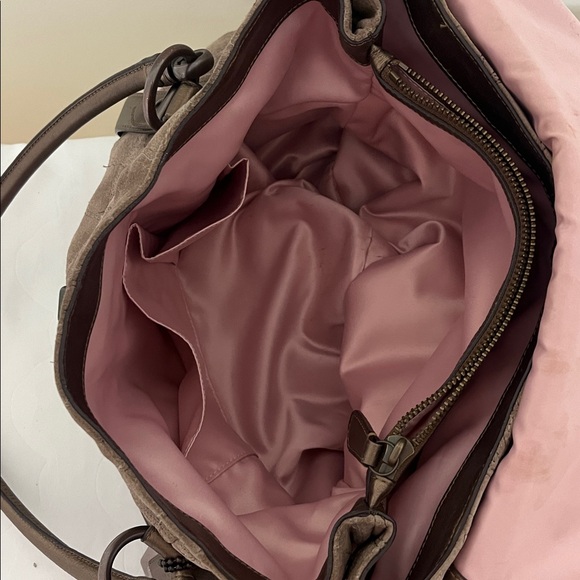 Coach Hampton Stitch Flap Carry all Bag in Suede - Picture 13 of 17